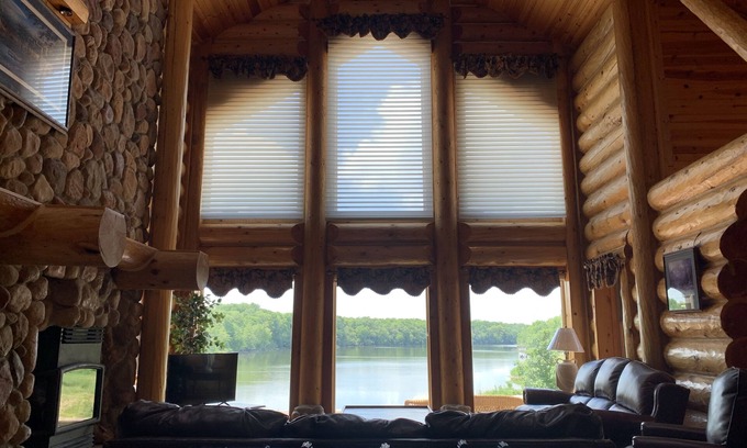 Kesley Casa | Stunning Log Cabin W/River Views and Hot Tub