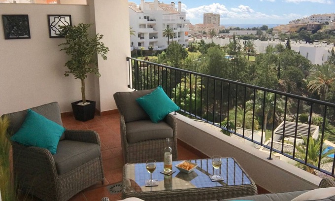 Torrequebrada Apartamento | Impresionante apartamento de lujo con vistas al mar, golf y montaña