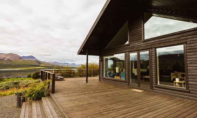 Skorradalshreppur Villa | Impresionante villa de lujo junto al lago Skorradalsvatn en el oeste de Islandia.