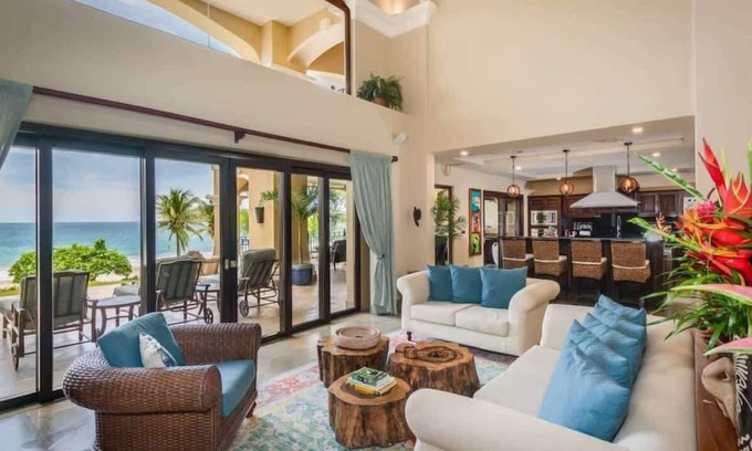 Playa Flamingo Casa | Villa de lujo frente al mar con piscina privada y servicio de limpieza a tiempo completo