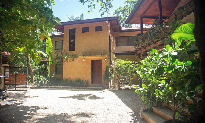 Playa Guiones Casa | Nueva casa de lujo a solo unos pasos del surf con piscina y wifi