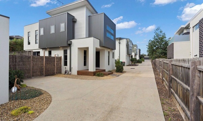 Silverleaves Casa | Stunning Luxury Townhome, Walk to Beach & Shops