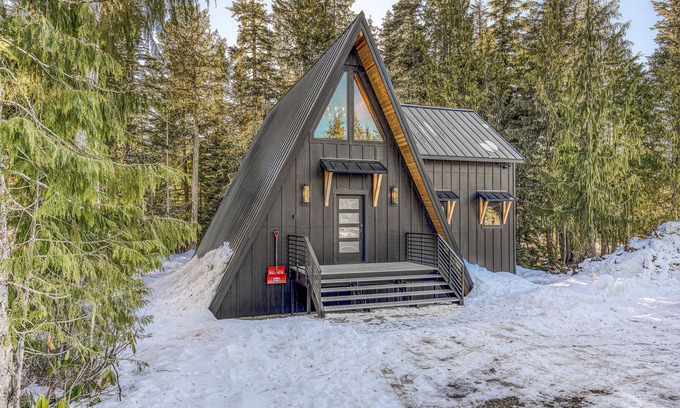 Government Camp Casa | Stunning Luxury A-Frame in the Heart of Government Camp, walk to Skibowl