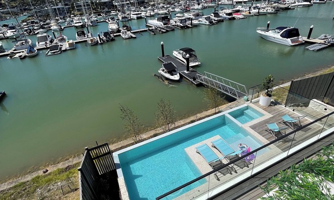Safety Beach Casa | Stunning Luxury Waterfront Retreat – Sleeps 12, Pool, Spa & Entertainment Galore