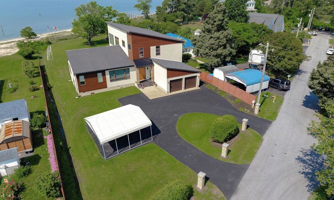 Piney Point Casa | Stunning luxury waterfront beach house 90 minutes from the Nations Capital.
