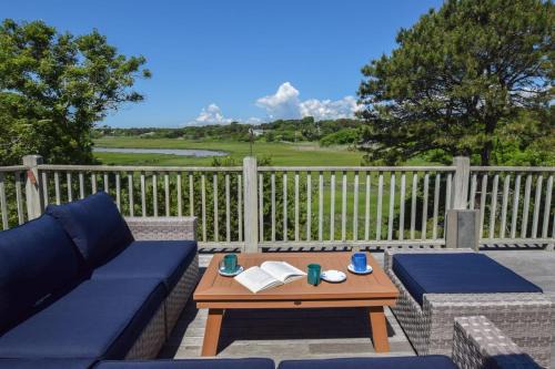 South Chatham Casa | Stunning Marsh Views Near Pleasant Street Beach