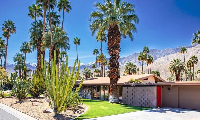 Twin Palms Casa | Impresionante joya de mediados de siglo en Twin Palms