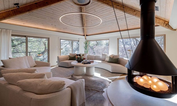 Austin Casa | Luxury & Nature: High-End Design, Multi-Level Spaces & Views Near Zilker Park