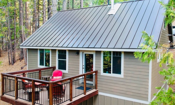 Mineral Cabina | Modern-Chic Cabin Experience! 11mi to Lassen, EV.