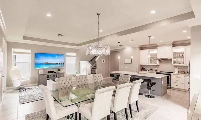 Naples Casa | Stunning modern house in gated community, 20 min from Marco Beach and DT Naples!