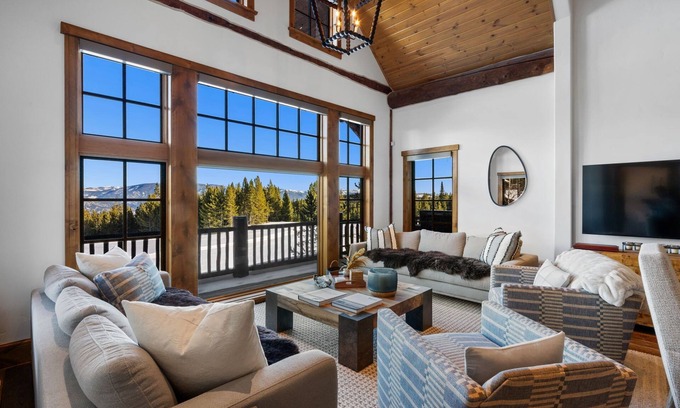 Spanish Peaks Casa | Stunning Mountain Retreat Located in Spanish Peaks