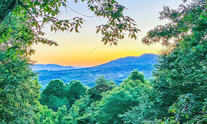 Hayesville Casa | Stunning Mountain Sunset Cabin, Dog Friendly, Fire Pit, Game Room