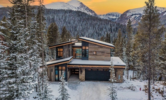 Breckenridge Casa | Stunning Mountain Retreat with Spectacular Views of Quandary Peak