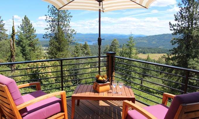 Coeur d'Alene Casa | Impresionante Mountaintop Home Minutos desde el lanzamiento del barco