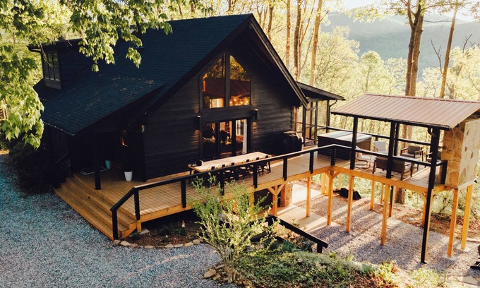 Blairsville Cabina | Stunning Mountain Views Cabin on 14 acres! Hot tub, Game room, 5mi to town.