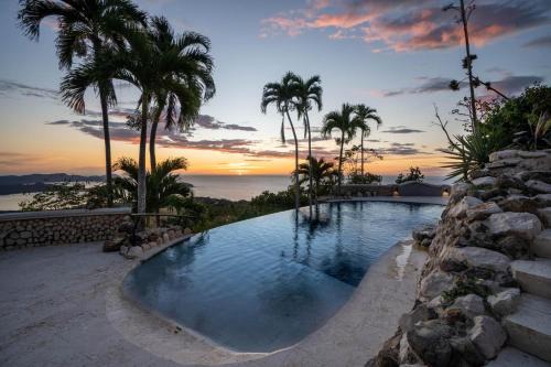Rio Seco Casa | Stunning Mountaintop Property with Stylish Main Home, Private Guesthouse & Infinity Pool