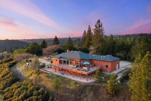 Placerville Casa | Stunning Mountaintop Resort