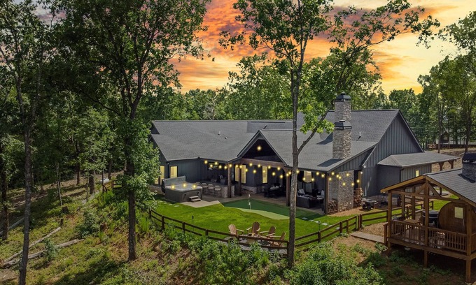Ranger Cabina | Stunning Mtn Views + Hot Tub + Sauna + Game Room