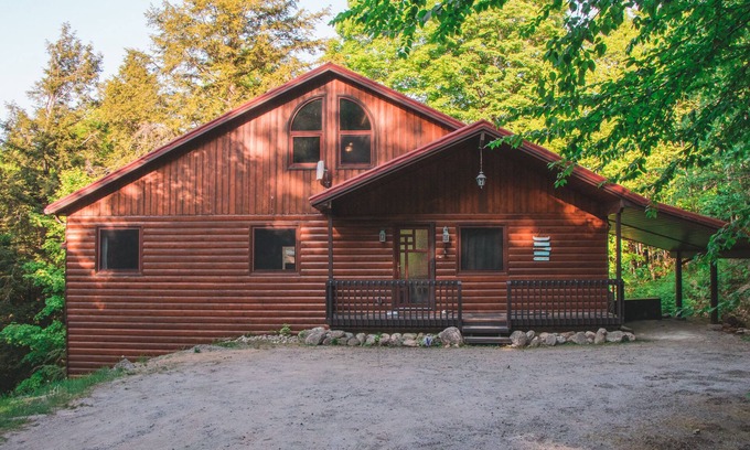 Windermere Cabaña | Stunning Muskoka Waterfront Cottage on 3 Mile Lake!