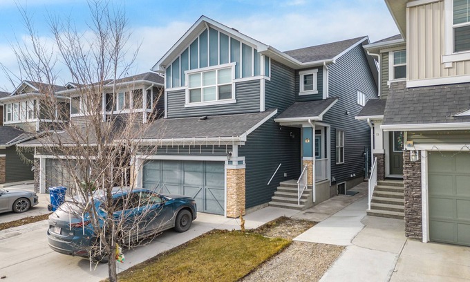 Calgary Casa | ✨ STUNNING New Basement Suite - 8 Min to Airport! 100+ Restaurants Nearby ✨