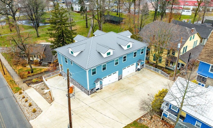 Winona Lake Casa | Stunning NEW Home in the Heart of Winona Lake