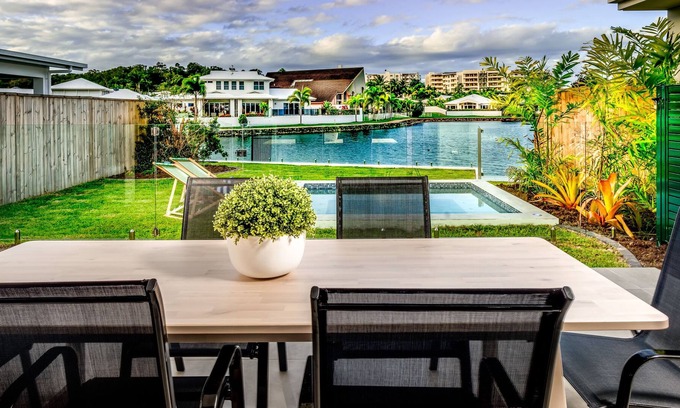 Trinity Beach Villa | IMPRESIONANTE NUEVA VILLA EN LAGUNA AZUL CON PISCINA