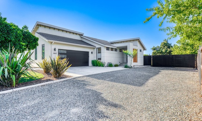 Sacramento Casa | STUNNING Newly Built Modern Artist Home