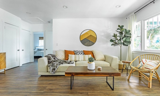 East Pasadena Casa | Stunning Newly Remodeled Home with Gorgeous Sunroom