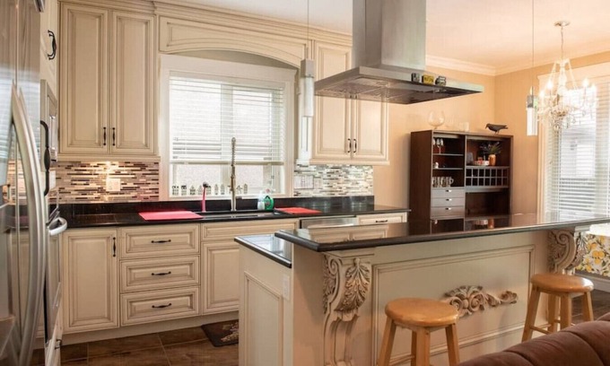 Upper Lonsdale Casa | Stunning North Shore Family Home - Amazing Views!