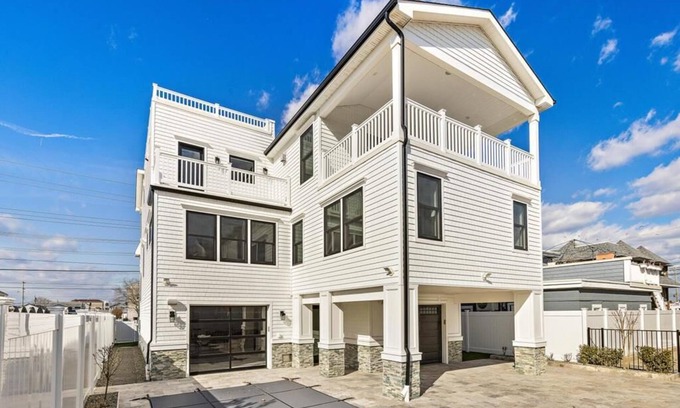 Ship Bottom Casa | STUNNING OCEAN BLOCK W/a POOL, NEW CONSTRUCTION!