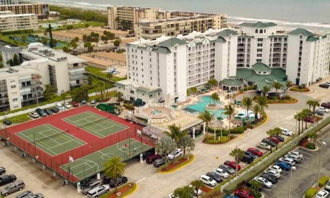 Cocoa Beach Complejo | Stunning Ocean-Front Beach Resort with amazing amenities!