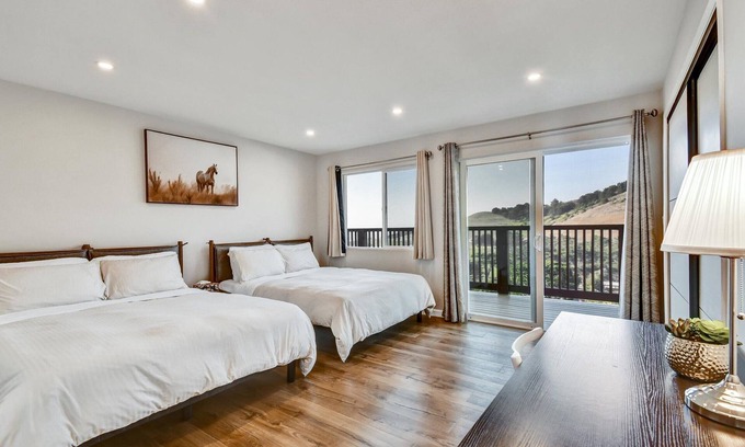 Sharp Park Casa | Stunning Ocean Mountain View Near SF+Beach Suite