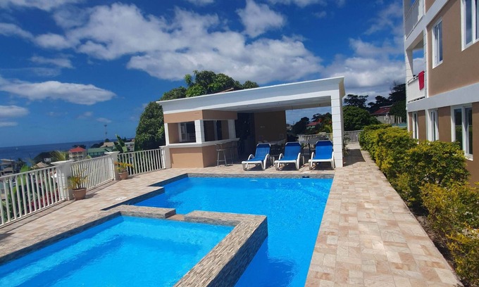 Roseau Apartamento | Stunning Ocean & Pool View 2-Bedroom Apartment, 2 mins from the city.