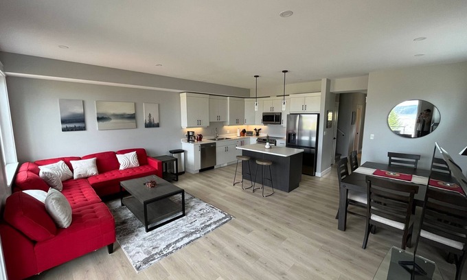 Campbell River Casa | Stunning Ocean Views and a Short Stroll to Downtown
