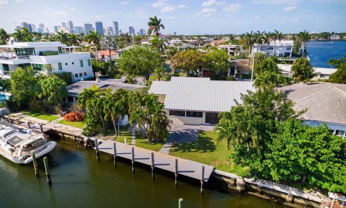 Lauderdale Harbours Casa | Stunning oceanfront home with boat parking & jetted tub - snowbird-friendly
