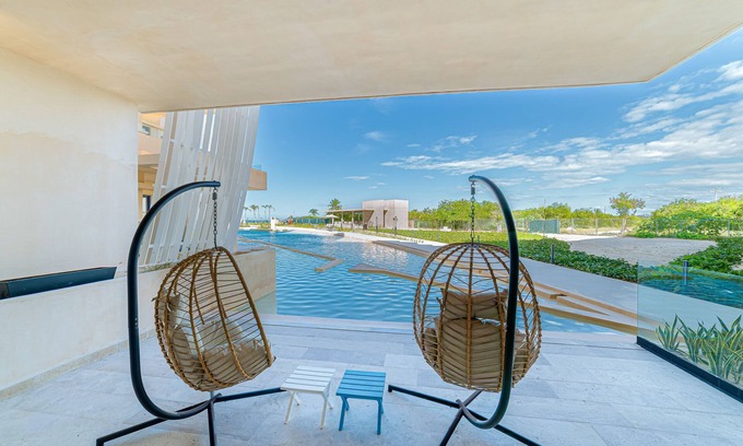Telchac Puerto Apartamento | Stunning oceanfront retreat with a pool and great views, perfect for families