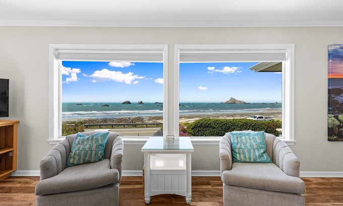 Crescent City North Casa | Impresionante propiedad frente al mar! Casa recientemente remodelada con VISTAS increíbles