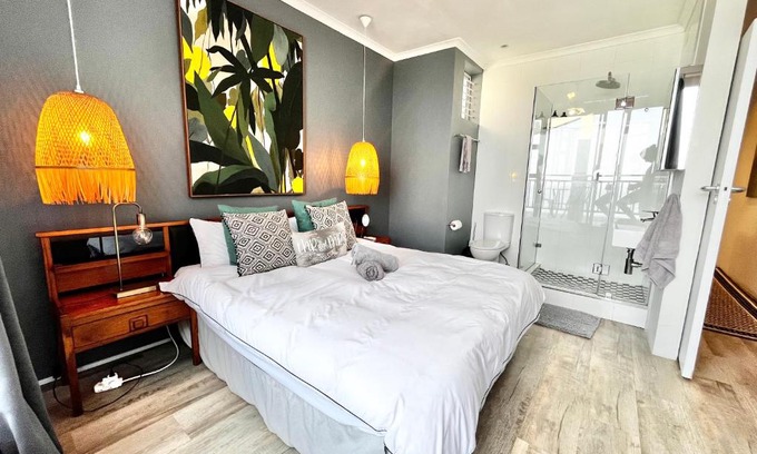 Selection Beach Apartamento | Stunning Oceanfront Apartment with a balcony overlooking Umdloti Beach
