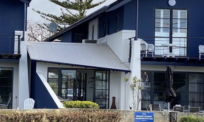 Dunsborough Casa | Stunning Oceanfront villa with panoramic views,only 5 minute walk to Dunsborough