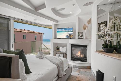 Central Mission Beach Casa | Stunning Oceanfront Boardwalk Condo - Spa, Steps2Beach, Parking & Fast Wifi!