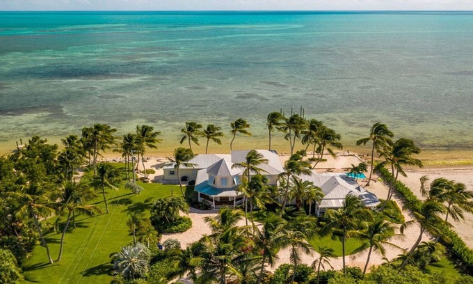 Islamorada Casa | NEW! Stunning 2-acre Oceanfront Estate with Private Pool ~ Beach. Very private