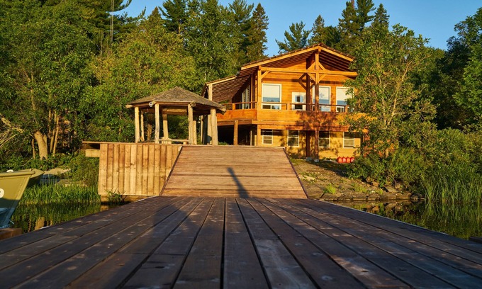 Timiskaming District Cabina | Stunning off grid cabin by the water!