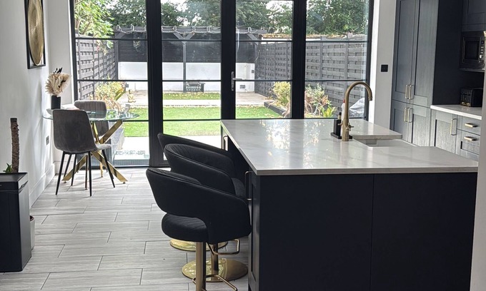 Ponders End Casa | Stunning Open Plan 3- bedroom house