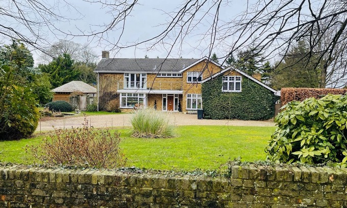Watlington Casa | Stunning Oxfordshire 5 Bedroom House in 2 acres