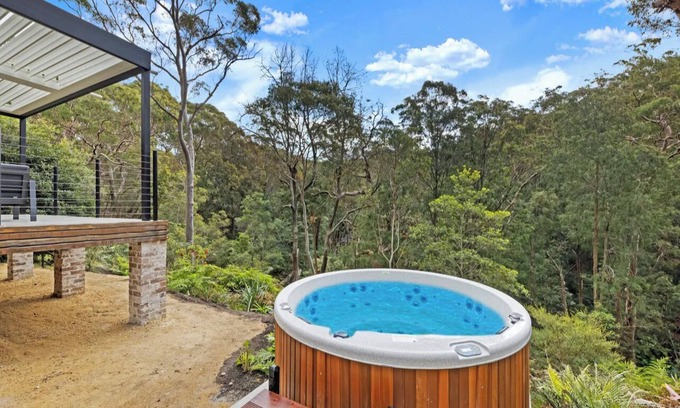 Galston Casa | Stunning Peaceful Holiday Haven set on acreage with nearby Waterfall and Jacuzzi