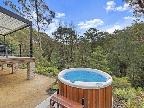 Galston Casa | Stunning Peaceful Holiday Haven with Waterfall