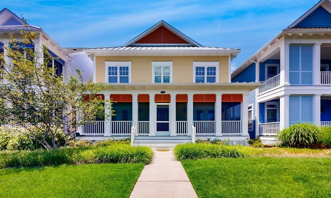 Long Neck Casa | Stunning Peninsula getaway with pools, hot tubs, sports courts, & on-site golf