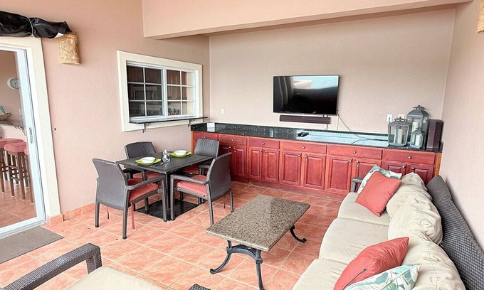 Great Cruz Bay Condominio | Ven a disfrutar de nuestro Penthouse Condo! Caminata a Cruz Bay.