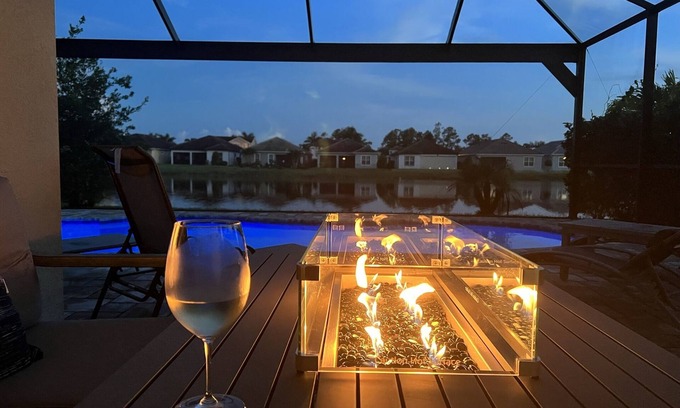 Rural Estates Casa | STUNNING POOL HOME WITH LAKE VIEWS