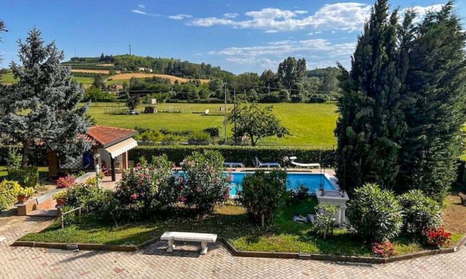 Montegrosso dʼAsti Casa | Maravillosa casa de vacaciones privada con A/C, piscina privada, WIFI, TV, patio, mascotas permitida